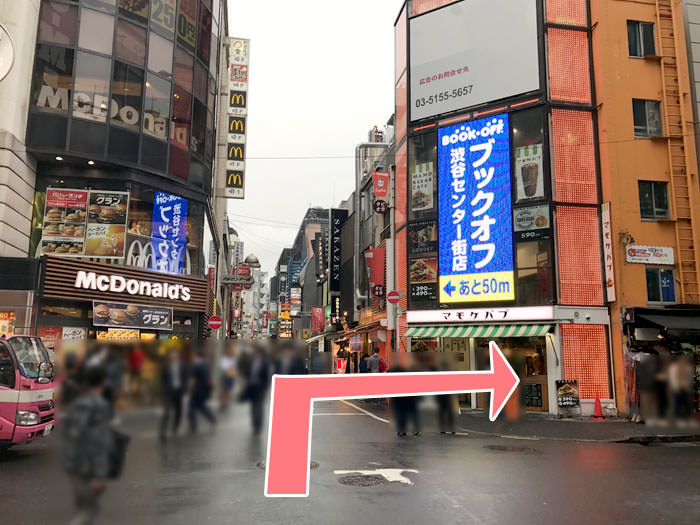 マクドナルドの角で右に曲がる